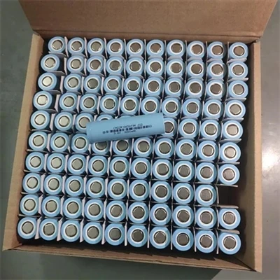 Saadame Prantsusmaale 6000 tk 18650 3,6 V 3200 mAh laetavaid liitiumioonakusid.